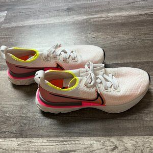 Nike Infinity React Flyknit Sneakers